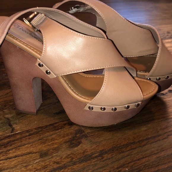 High heels - Picture 2 of 2